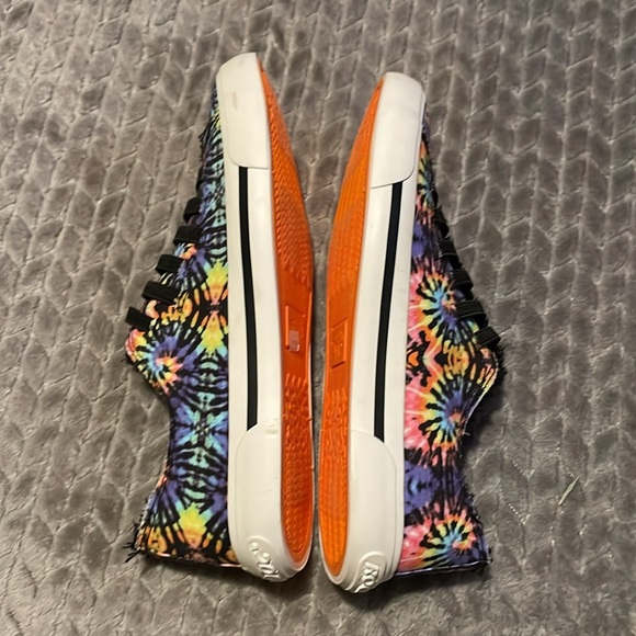 Rocket Dogs Tie Dye Low Top Canvas Sneakers. Size 8.  Lace free slipOns. - Picture 6 of 9